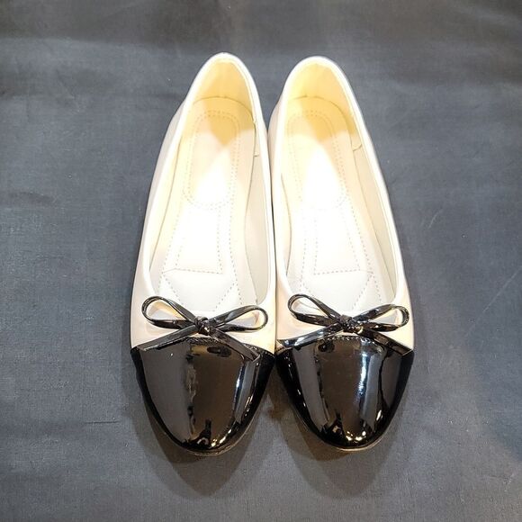 WOMEN ROUND TOE BOW DECOR TWO TONE BALLET FLATS - Picture 2 of 15